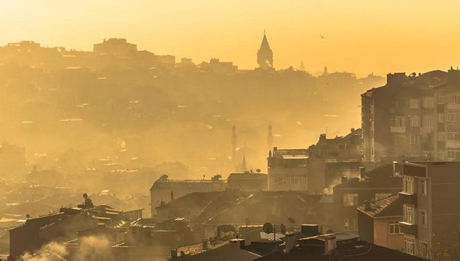 Yüksek basınçla yer seviyesine hapsolan kirleticiler İstanbul'u kirli havaya boğdu