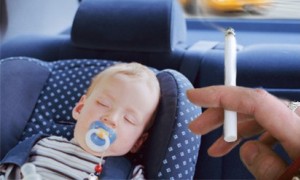 Çocukların bulunduğu arabada sigara içmeye yasak geliyor!
