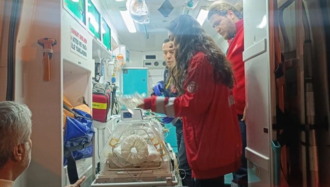 Ambulans uçak Muş'ta yeni doğan bebek için havalandı