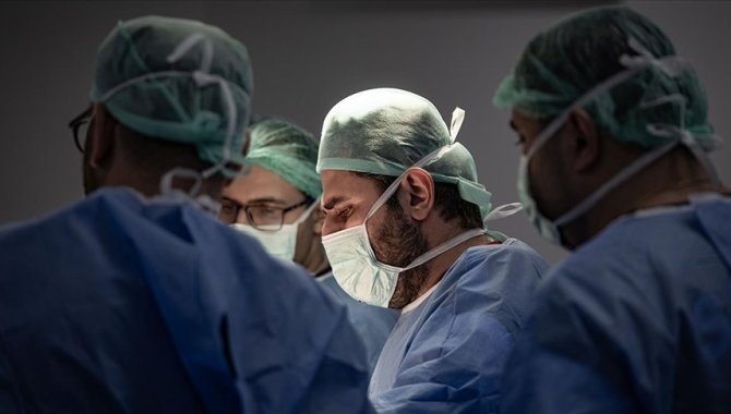 Atatürk Üniversitesi Araştırma Hastanesi'nde robotik cerrahiyle diz protezi ameliyatı yapıldı