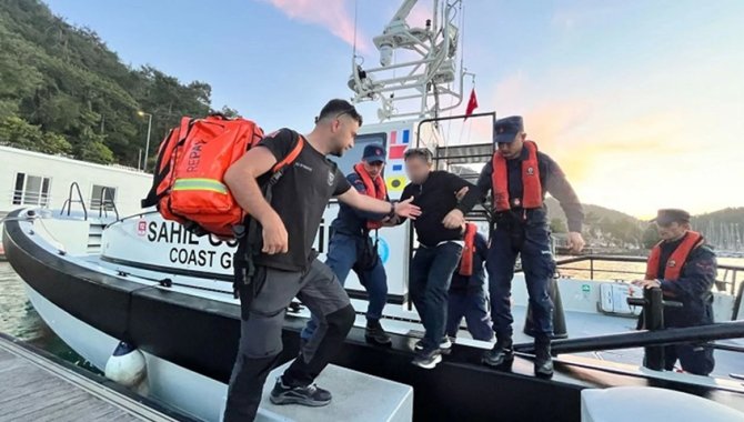 Fethiye açıklarında 2 kişiye tıbbi tahliye yapıldı