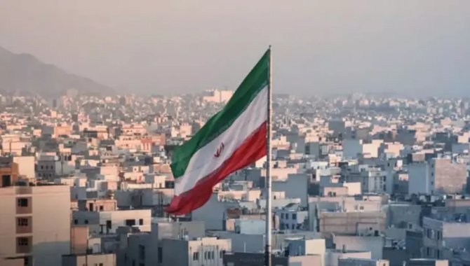 İran'ın Kirman eyaletinde aşırı hava sıcaklığı nedeniyle bir gün tatil ilan edildi