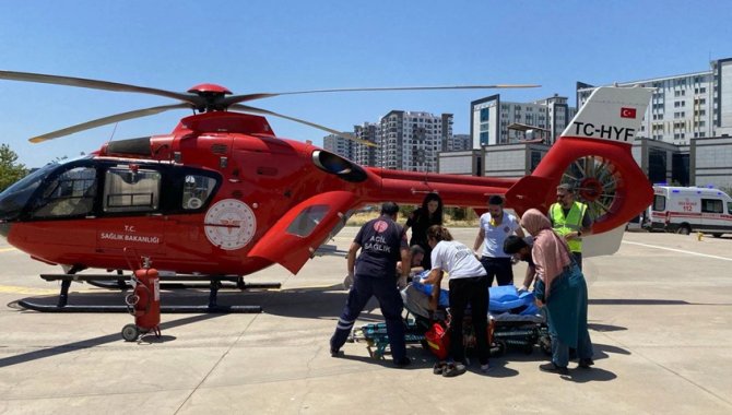 Diyarbakır'da ambulans helikopter felç geçiren hasta için havalandı