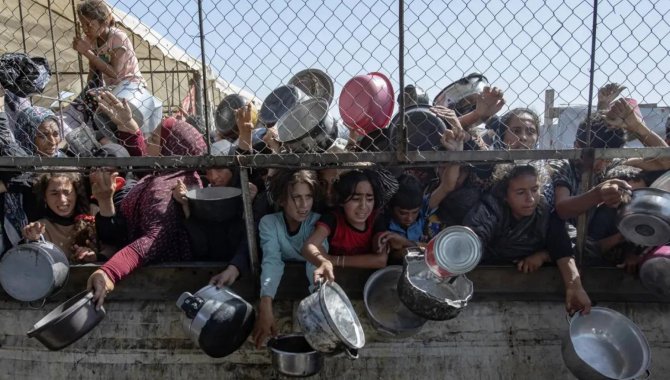 UNRWA: Gazze'de personelimiz de dahil insanlar açlıktan bayılıyor