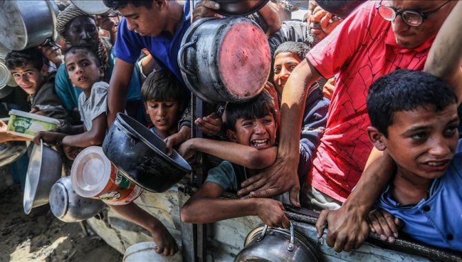 İsrail ordusu, Gazze'de açlıktan ölen çocukların görüntülerine rağmen kıtlık olmadığını iddia etti