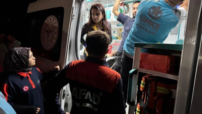 Hakkari kırsalında rahatsızlanan çoban, ekiplerin çabasıyla hastaneye ulaştırıldı