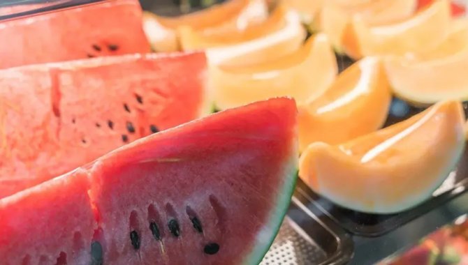 Temizlenmeyen kavun ve karpuz gıda zehirlenmesine neden olabilir
