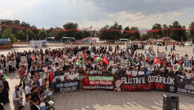 Erzurum'da sağlık çalışanları ve sivil toplum kuruluşları Gazze için yürüdü