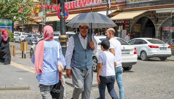Diyarbakır'da kavurucu sıcak hayatı olumsuz etkiliyor