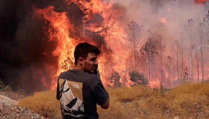 Orman yangınlarında yoğun dumana maruz kalanlar gecikmeden hastaneye başvurmalı