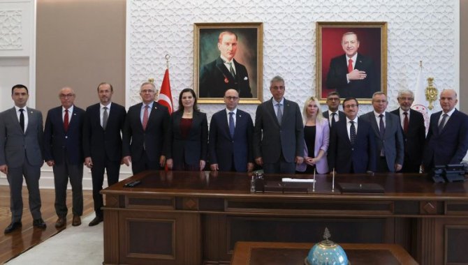 Üniversite Hastaneleri Birliği Yönetim Kurulundan, Sağlık Bakanı Memişoğlu'na ziyaret