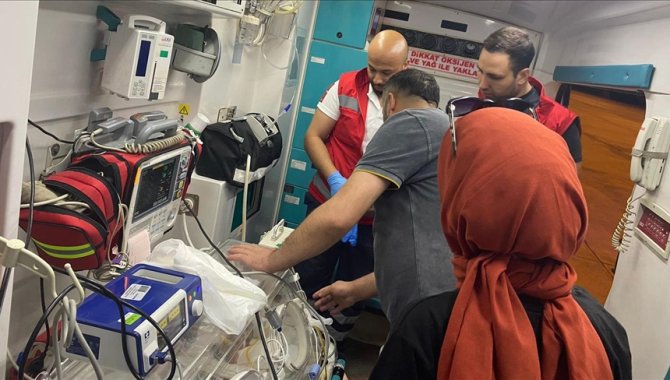 Bitlis'te hasta çocuk ambulans uçakla Ankara'ya sevk edildi