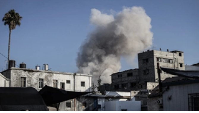 İsrail, Gazze'de Han Yunus kentindeki Filistin Kızılay'ı karargahını bombaladı