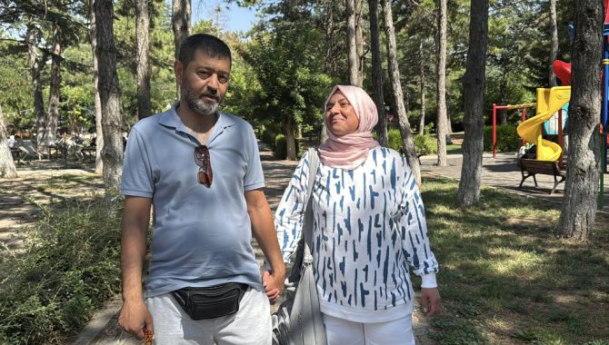 Diyaliz hastası eşine böbreğini vererek "can" oldu