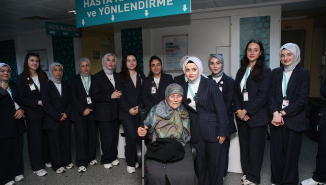 Rize'de yaşlı hasta gördüğü ilgiden moral buldu