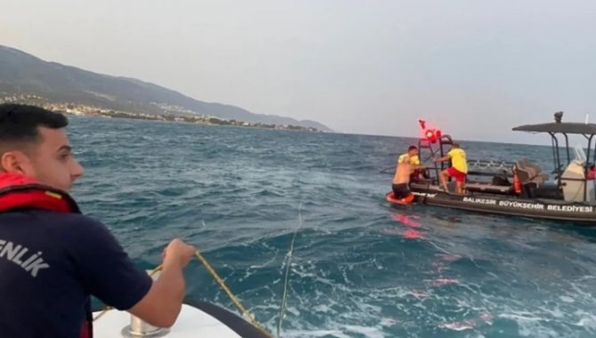 Balıkesir'de denizde kaybolan kişi 5 saat sonra sağ bulundu