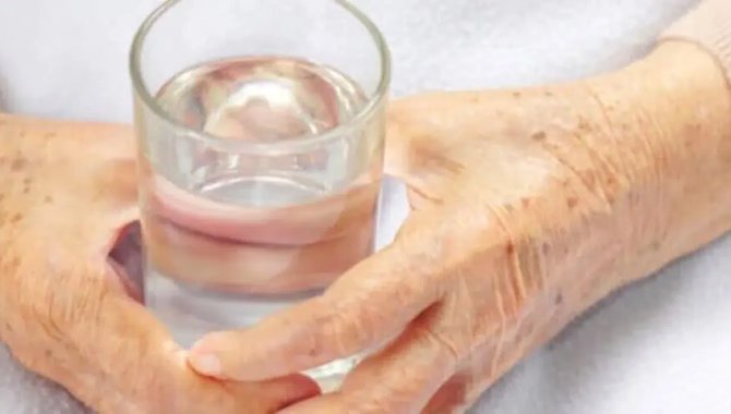 İleri yaşlarda az su tüketimi hastalıklara yol açabilir