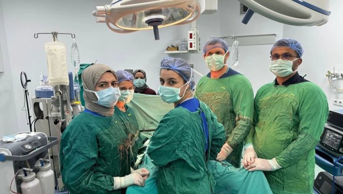 Diyarbakır'da hastanın karnından 6 kilo 500 gram kitle çıkarıldı