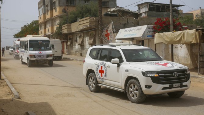 İsrail, ağır koşullarda alıkoyduğu 10 Gazzeliyi serbest bıraktı