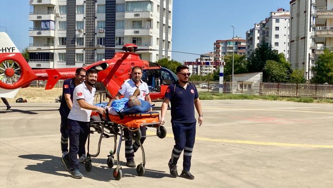 Diyarbakır'da ambulans helikopter uyluk kemiği kırılan 74 yaşındaki hasta için havalandı