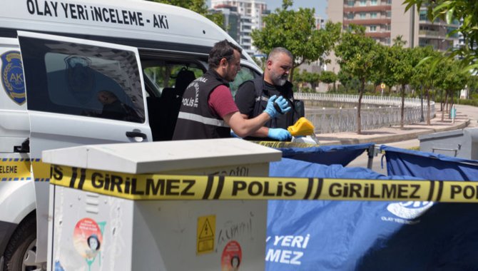 Beşiktaş'ta temizlik personeli, çöpte vücudunda yanık ve kesikler olan bebek cesedi buldu