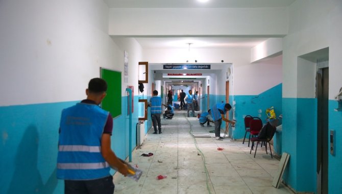 Hükümlülerden oluşan mobil ekip okulları yeni eğitim öğretim yılına hazırlıyor