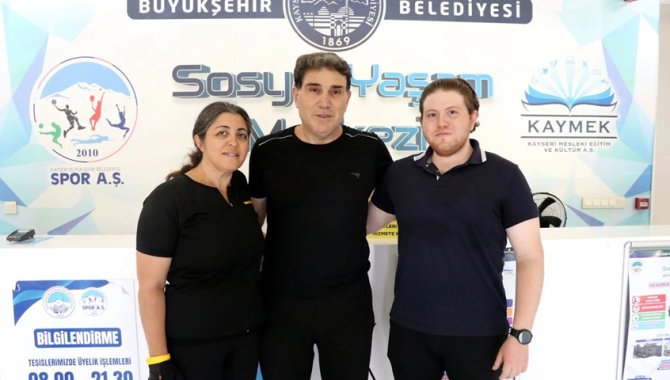 Sağlıklı yaşam için spora başlayan aile bireyleri fazla kilolarından kurtuldu