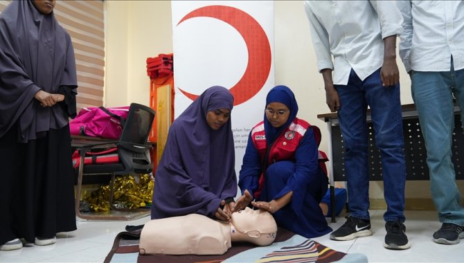 Somali Kızılay, Türk Kızılay ile verdiği ilk yardım eğitimleriyle gençlere umut oluyor