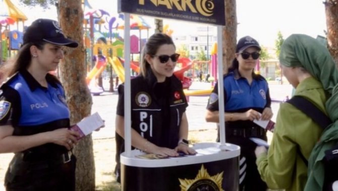 Muş'ta vatandaşlar bağımlılıkla mücadele konusunda bilgilendirdi