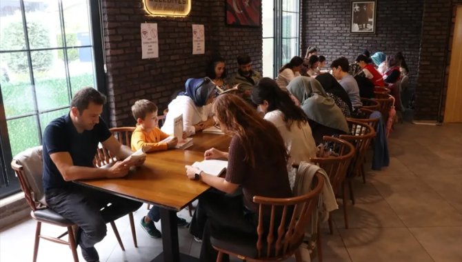 Yalova'da sağlık çalışanları ve gönüllüler birlikte kitap okudu