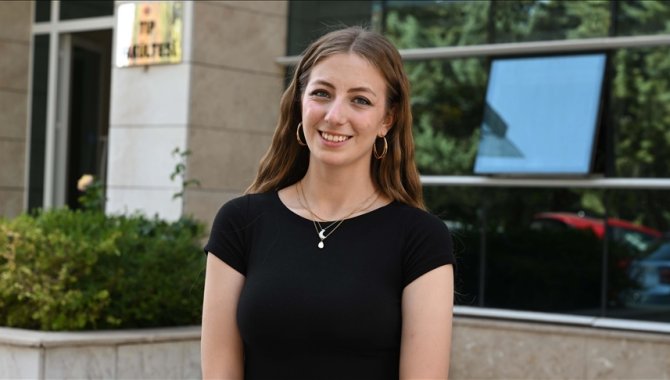 Organ nakliyle hayata tutunduğu hastanede doktor olmaya hazırlanıyor