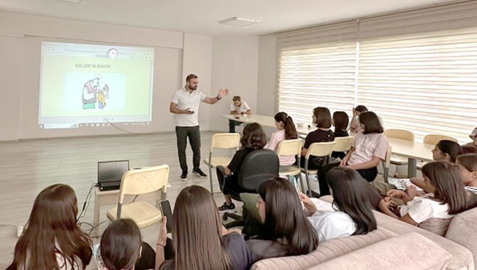 Batman'da çocuklara "akran zorbalığı" ve "sağlıklı yaşam" eğitimi verildi