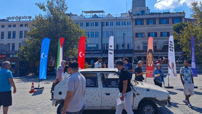 "Gezici Soykırım Müzesi" Eyüpsultan Meydanı'nda halkla buluştu