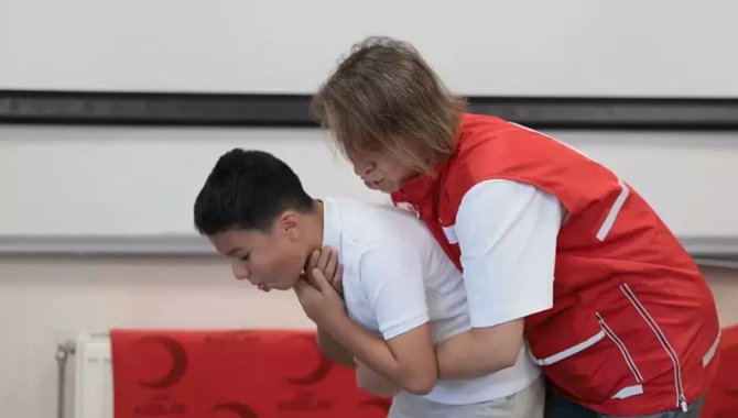 Türk Kızılay okullar için ilk yardım rehberi hazırladı