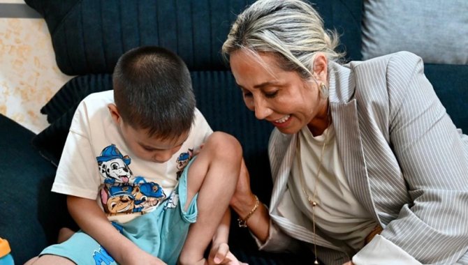 AK Parti Antalya Milletvekili Çokal, sağlık problemi yaşayan 6 yaşındaki Mert'e destek oldu