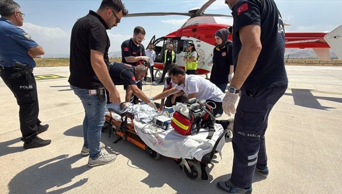 Muş'ta hasta bebek ambulans helikopterle Van'a sevk edildi