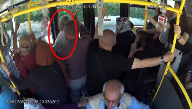 Kırıkkale'de özel halk otobüsü şoförü fenalaşan yolcuyu ambulansa teslim etti