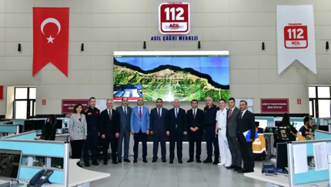 Trabzon Valisi Yıldırım 112 Acil Çağrı Merkezi'ni ziyaret etti