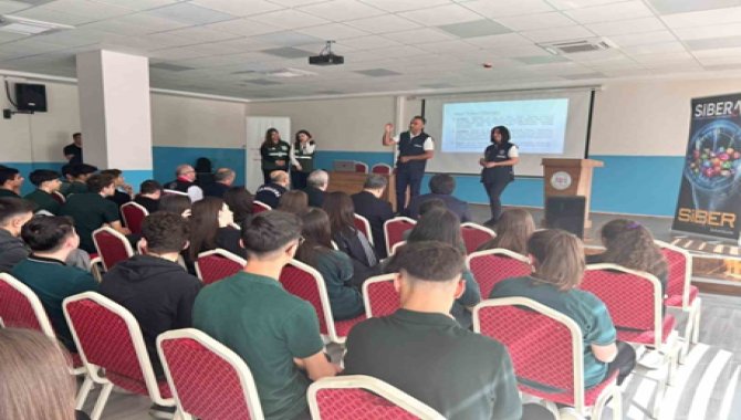 Çarşamba'da bağımlılıkla mücadele semineri düzenledi