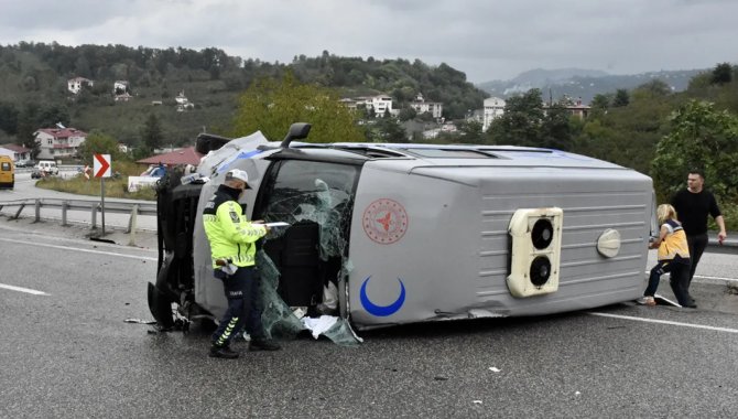 Ordu'da devrilen hasta nakil aracının sürücüsü yaralandı