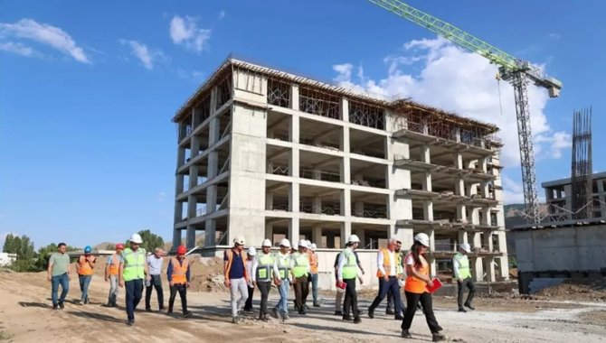 Muş'ta 454 "sismik izolatör"ün kullanıldığı hastane yapılıyor