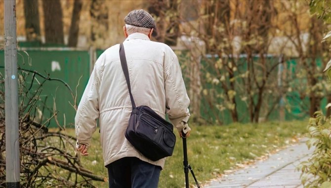 Alman iş gücü piyasasında giderek daha fazla yaşlı insan çalışıyor