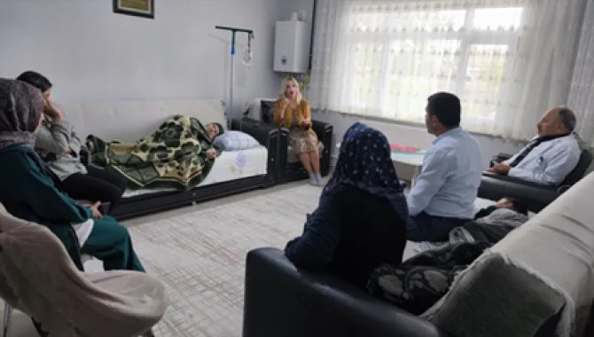 Karakeçili'de hastalar evlerinde ziyaret edilerek tedavileri yapılıyor