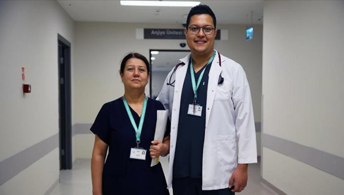 Genç doktorun mesai arkadaşı, aynı bölümde görev yapan hemşire annesi