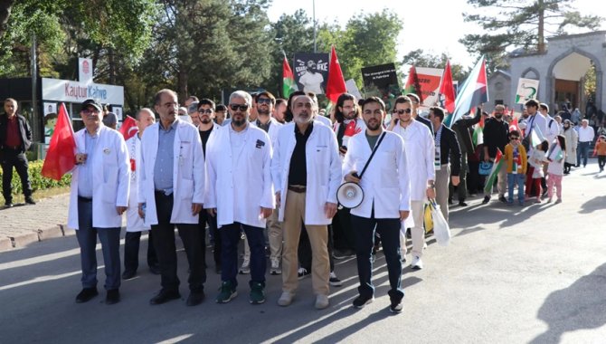 Kayseri'de sağlık çalışanları Gazze'ye destek için "vicdan yürüyüşü" düzenledi