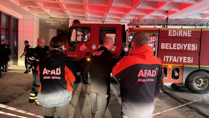Edirne'de hastanede çıkan yangına müdahale ediliyor