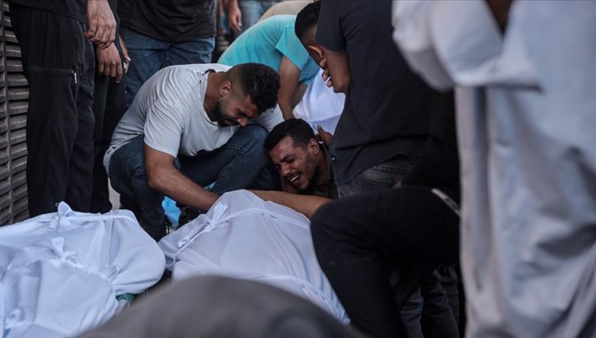 Gazze'deki hükümet: İsrail saldırıları Gazze'de günlük 77 çocuğu yetim bıraktı