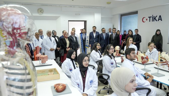 TİKA'dan Uluslararası Saraybosna Üniversitesi'ne sağlık laboratuvarı desteği