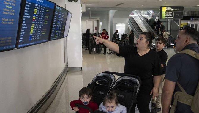 ABD'de hükümetin kapanmasıyla artan personel yetersizliği nedeniyle 9 binden fazla uçuş ertelendi