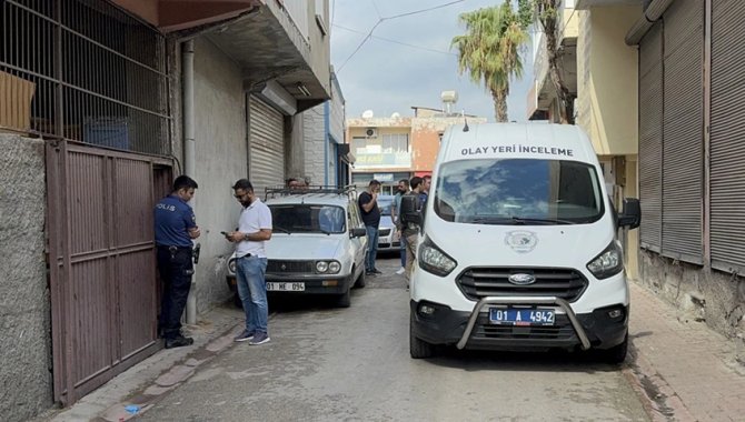 Adana'da polis ve sağlık ekibine saldıran şizofreni hastası silahla bacağından vuruldu